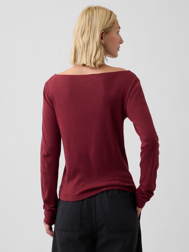 تي شيرت ياقة سبعة gap تي شيرت ياقة سبعة