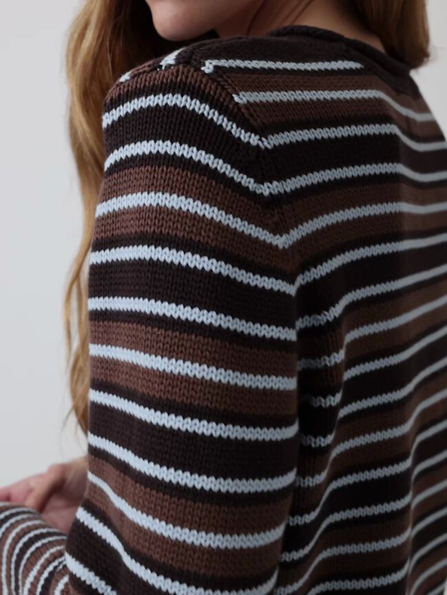 بلوفر برقبة مطوية من قطن 100% gap بلوفر برقبة مطوية من قطن 100