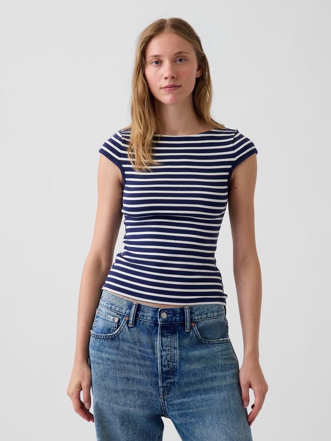 تي شيرت ياقة مدورة gap تي شيرت ياقة مدورة