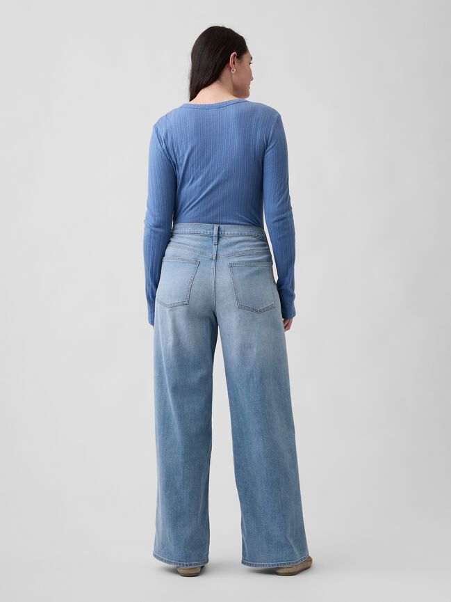 جينز بخصر متوسط وساقين واسعتين gap جينز بخصر متوسط وساقين واسعتين