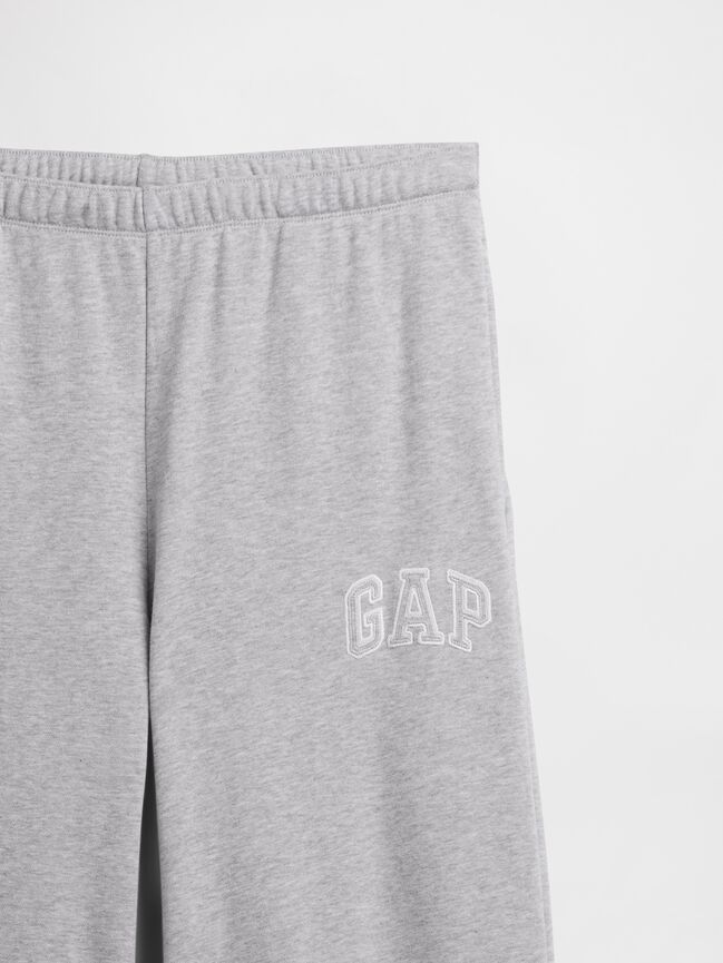 بنطلون جوجر واسع الساقين من قماش فرنش تيري بشعار Gap بنطلون جوجر واسع الساقين من قماش فرنش تيري بشعار gap
