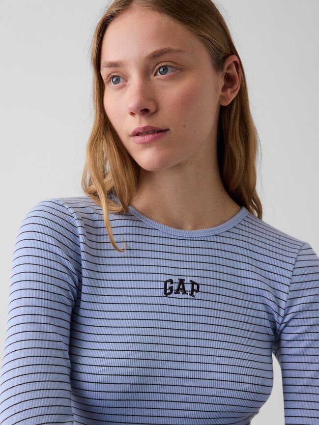 تي شيرت ياقة مدورة gap تي شيرت ياقة مدورة