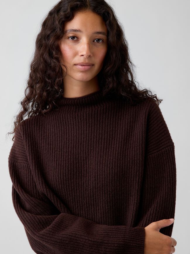 علوية اكمام طويلة gap علوية اكمام طويلة