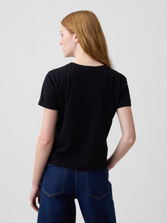تي شيرت من قطن 100% بقصة مصغّرة وشعار أصلي gap تي شيرت من قطن 100 بقصة مصغّرة وشعار أصلي